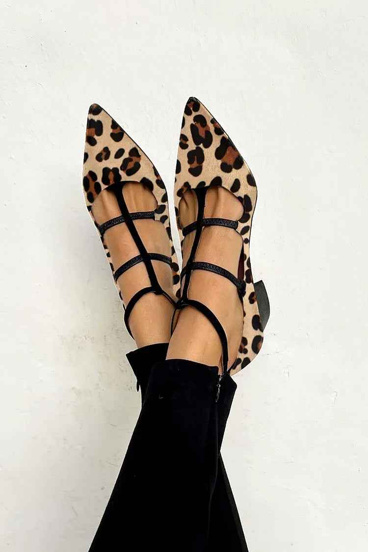 Escarpins à brides léopard pour un look élégant et audacieux
