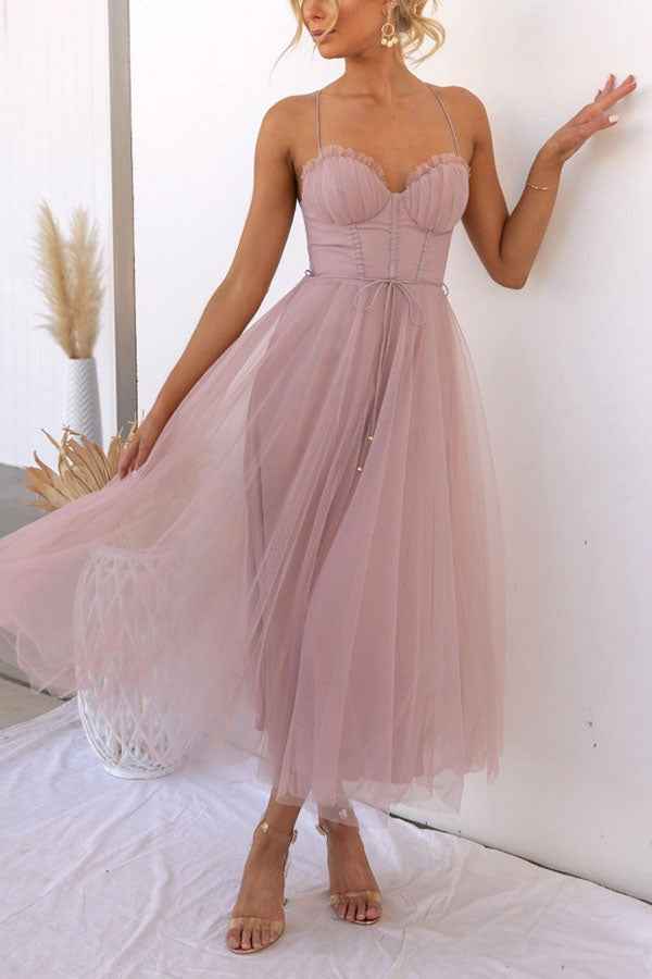 Robe Maxi Élégante à Bretelles en Mousseline pour une Fête de Princesse Moderne