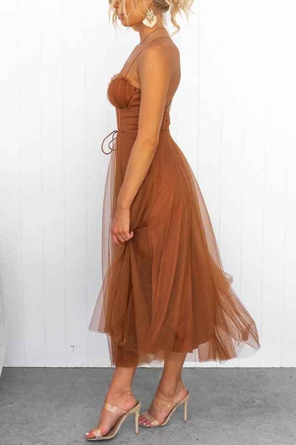 Robe Maxi Élégante à Bretelles en Mousseline pour une Fête de Princesse Moderne