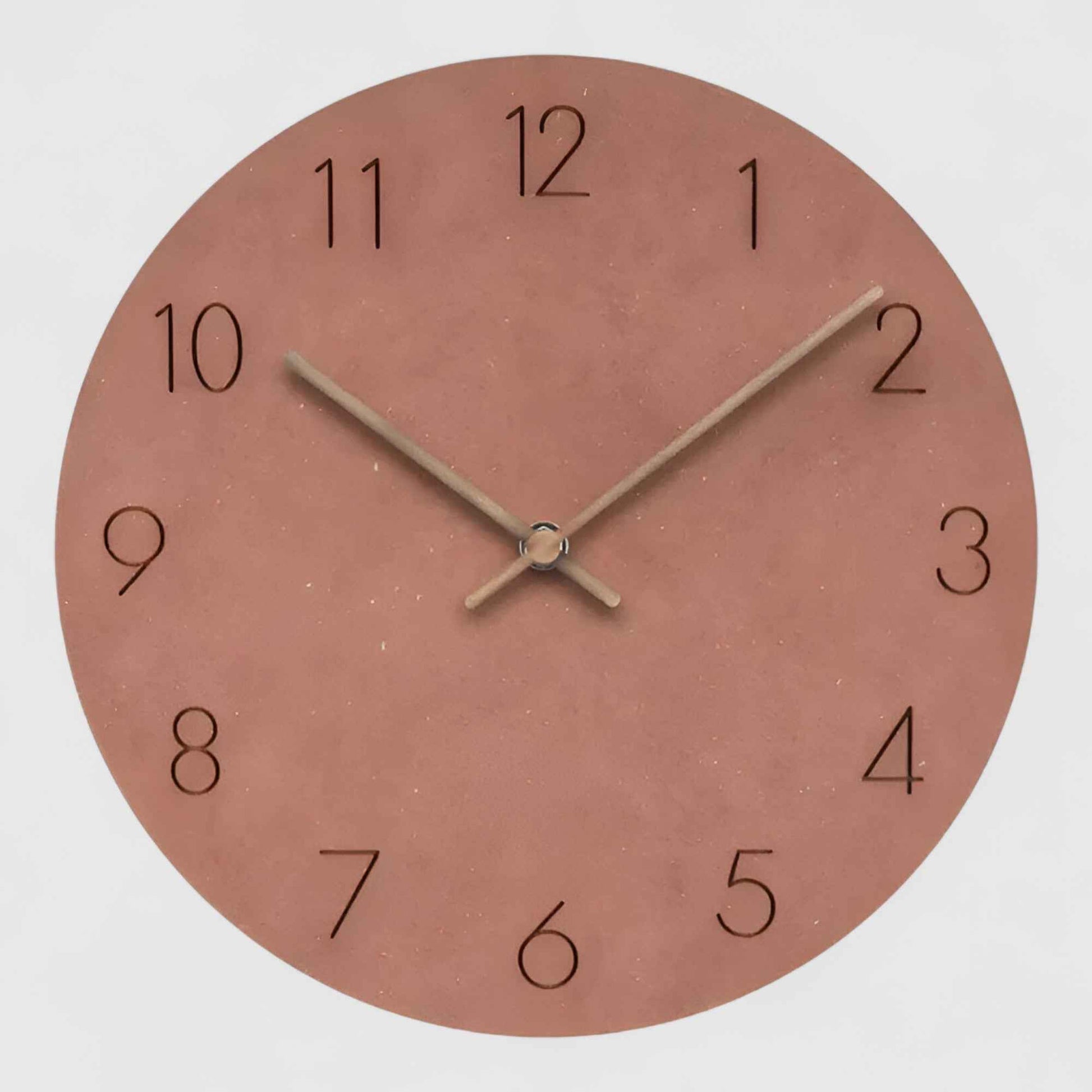 Horloges murales : Horloge Murale Silencieuse en Bois - Design Élégant et Minimaliste 29 cm dans Orange de Marche Lino
