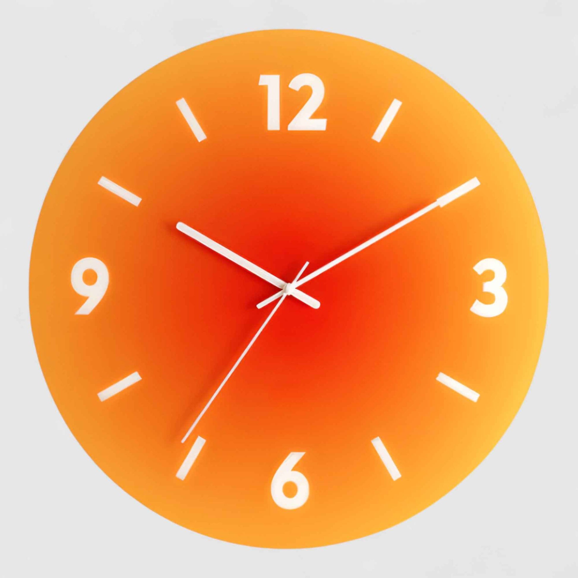 Horloges murales : Horloge Murale Design en Verre Silencieuse - Élégance Moderne, 30/35 cm de Diamètre dans Orange Avec chiffres de Marche Lino