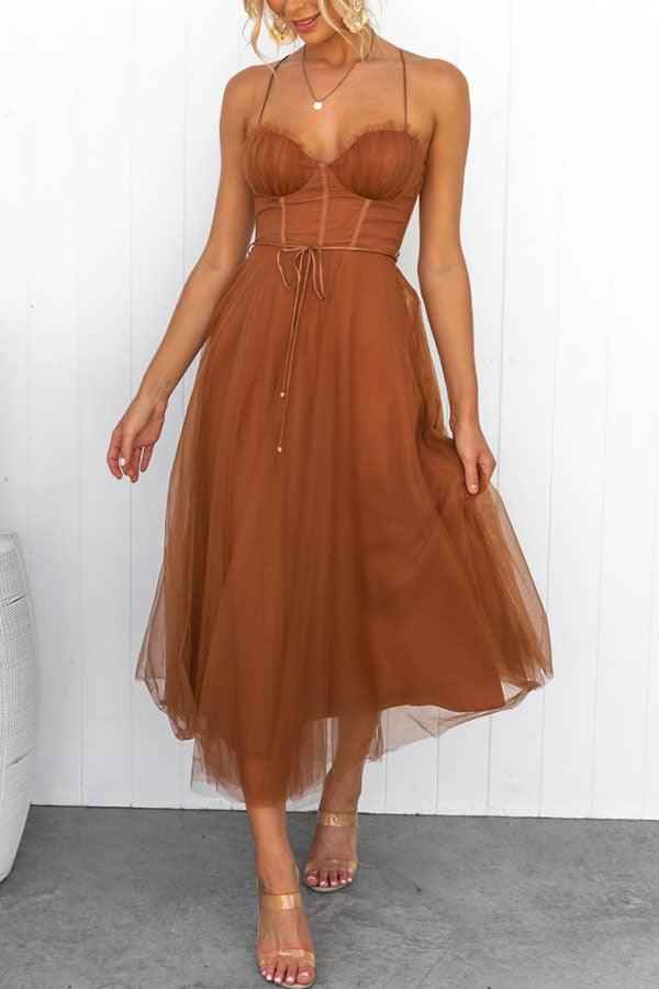 Robe Maxi Élégante à Bretelles en Mousseline pour une Fête de Princesse Moderne