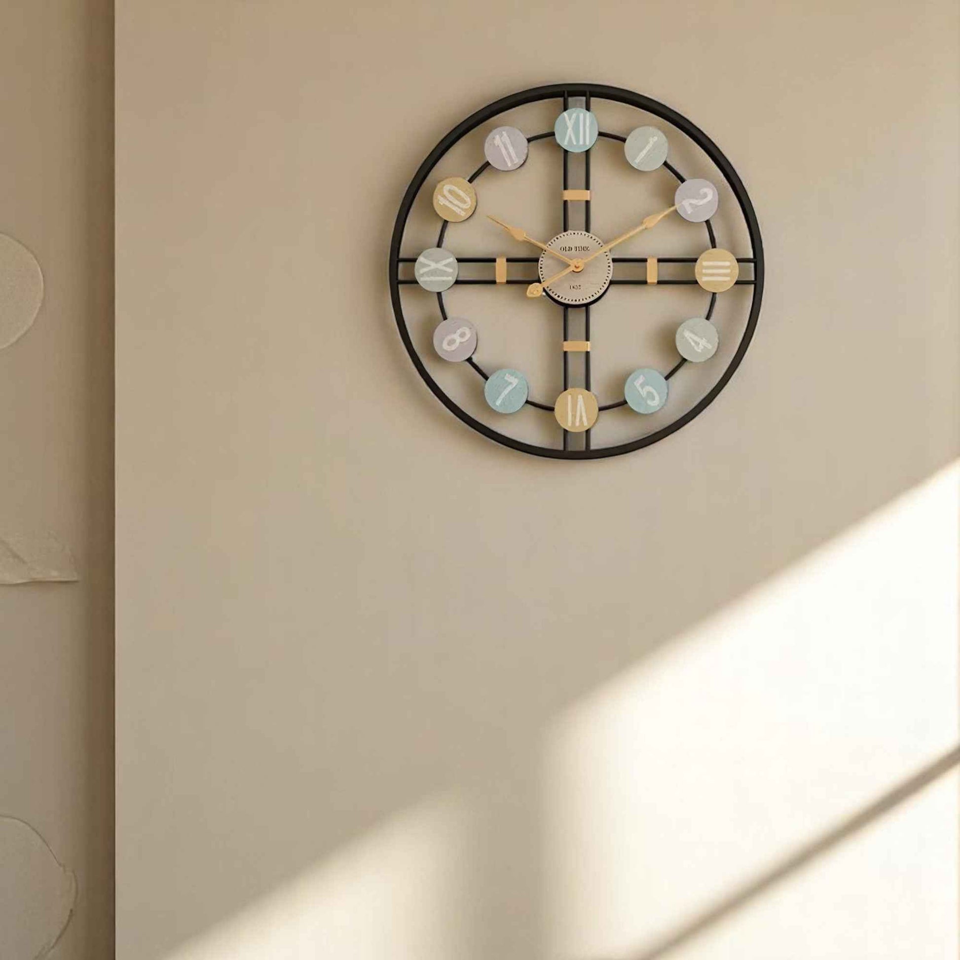 Horloges murales : Grande Horloge Murale Design Métal Moderne pour un Décor Élégant dans de Marche Lino