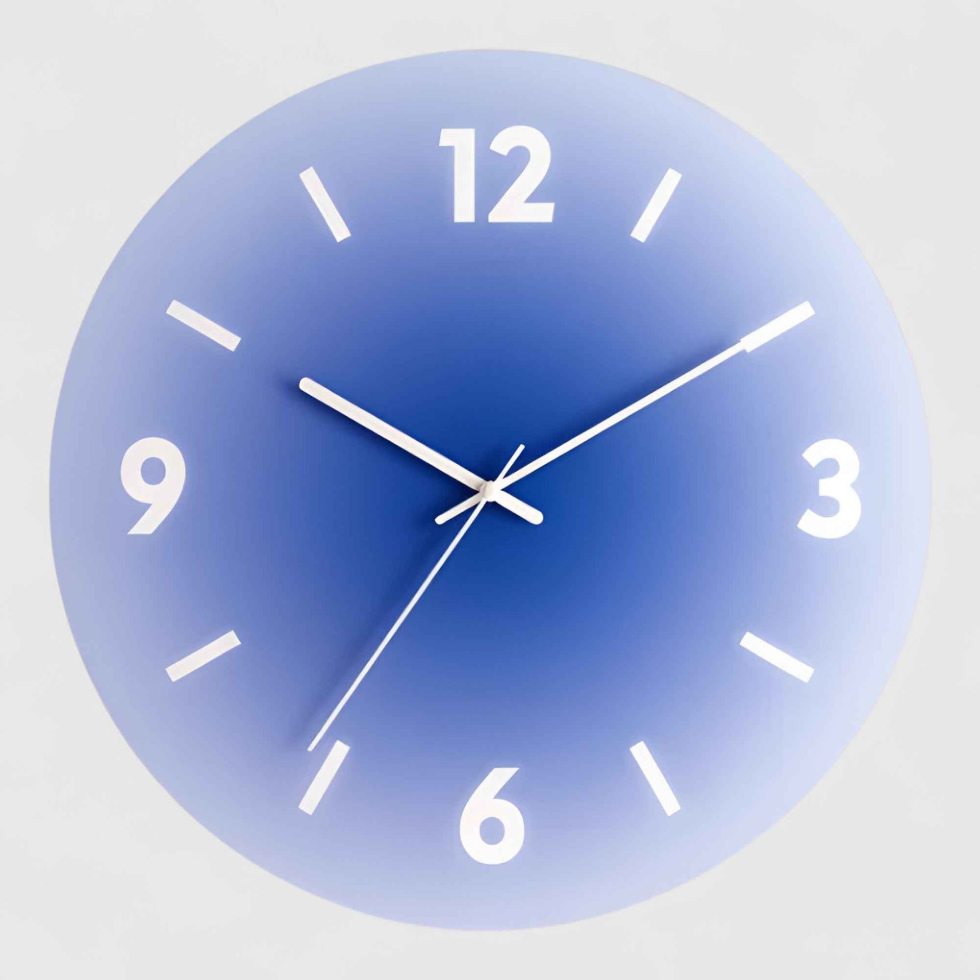 Horloges murales : Horloge Murale Design en Verre Silencieuse - Élégance Moderne, 30/35 cm de Diamètre dans Bleu Avec chiffres de Marche Lino