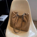 S.F.Y. Damen-Umhängetasche aus Cord mit Kette