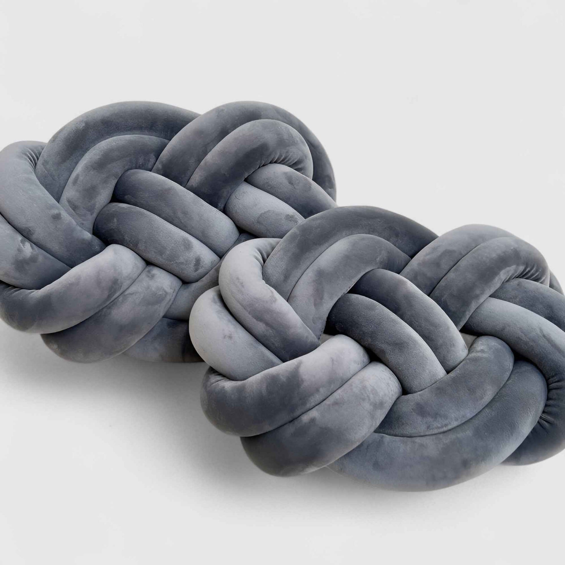 Coussins décoratifs : Ensemble Oreillers Décoratifs Peluche - 2 Oreillers Doux et Chic dans Gris Foncé de Marche Lino