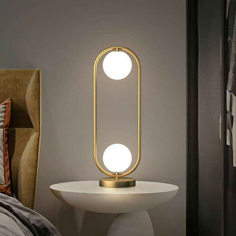 Table Lamp : AuroraDuo Lampe de Table Dorée avec Globes en Verre – Élégance et Luminosité pour Votre Intérieur dans de Marche Lino