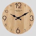 Wanduhr aus Holz mit Design Wohnaccessoire