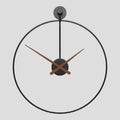 Runde Wanduhr mit geräuschlosen Metallzeigern