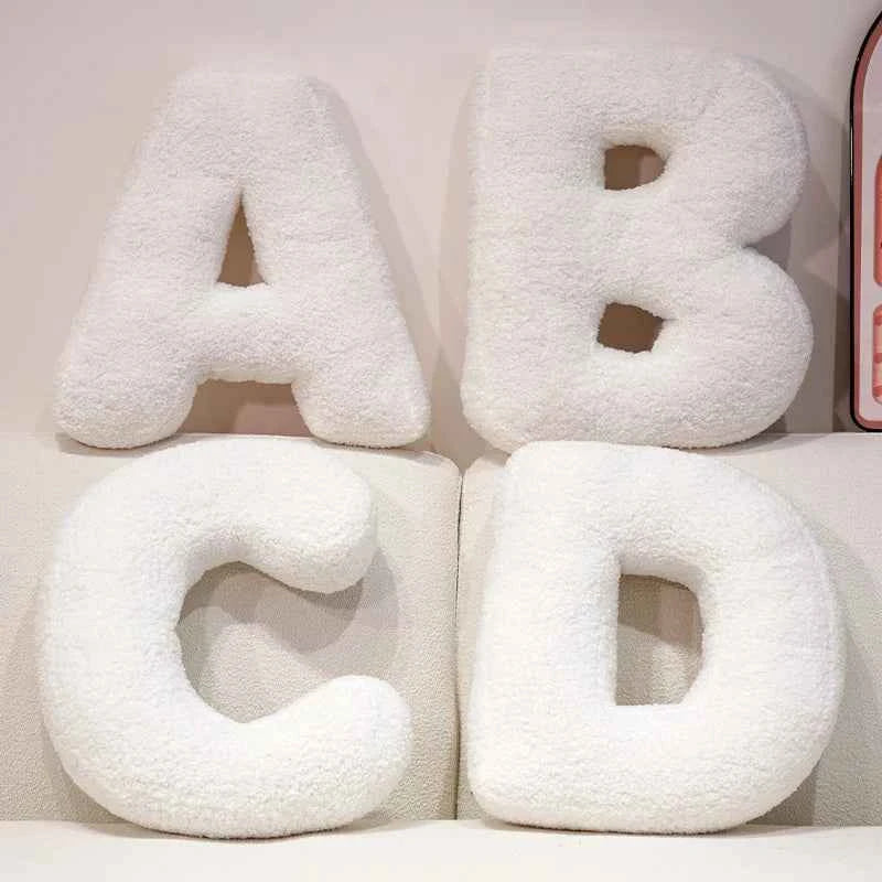 Coussin Lettre en Peluche – Alphabet Décoratif Blanc – 40 cm