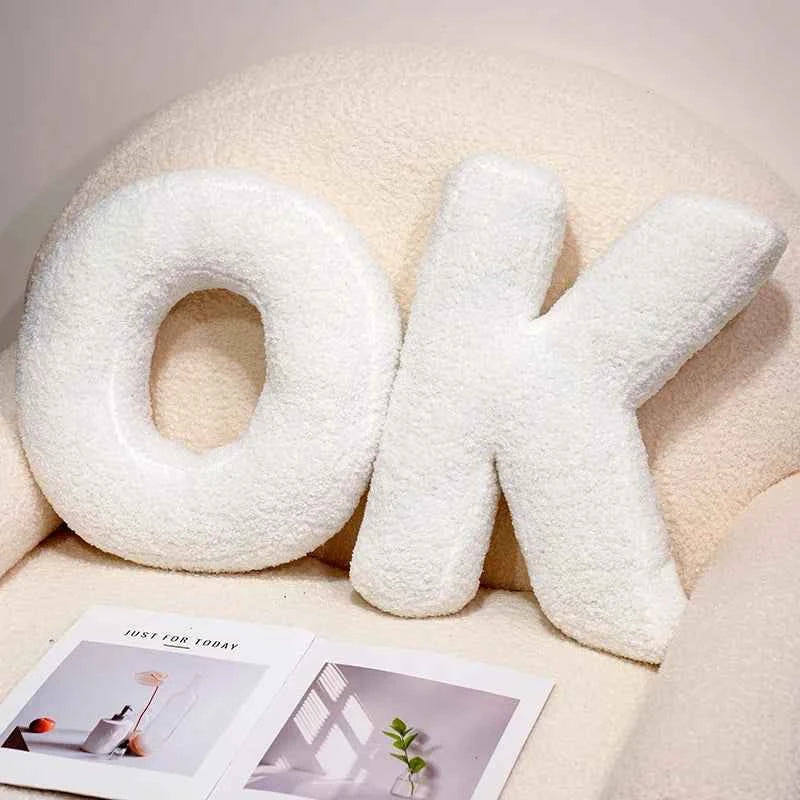 Coussin Lettre en Peluche – Alphabet Décoratif Blanc – 40 cm