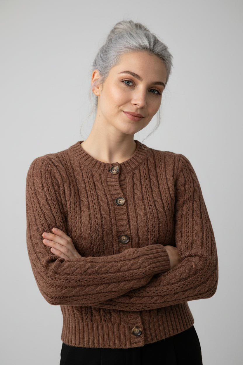 Cardigan Femme Maille Câblée Boutons Bois Manches Longues Coupe Courte