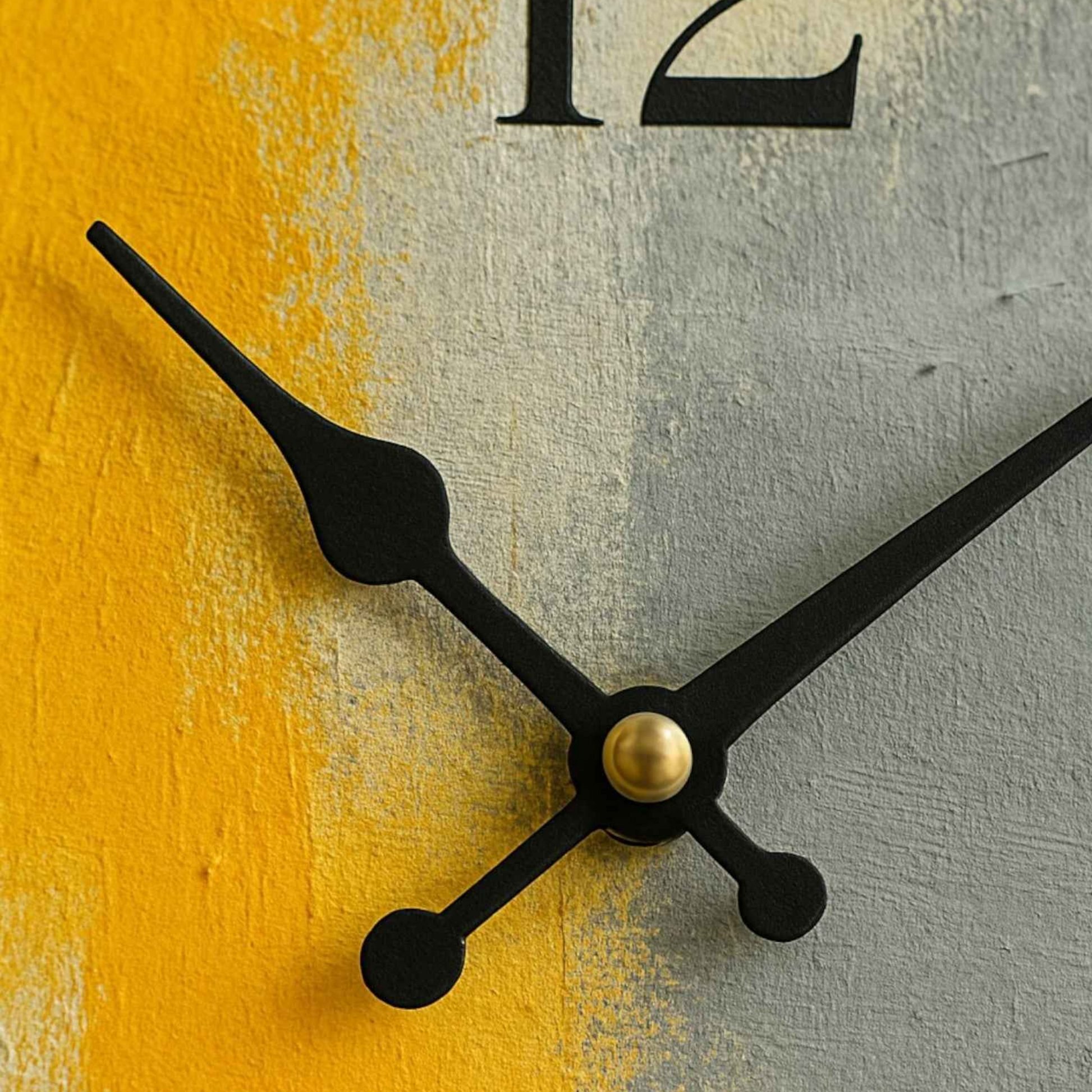 Horloge Murale Ronde en Bois – Design Moderne