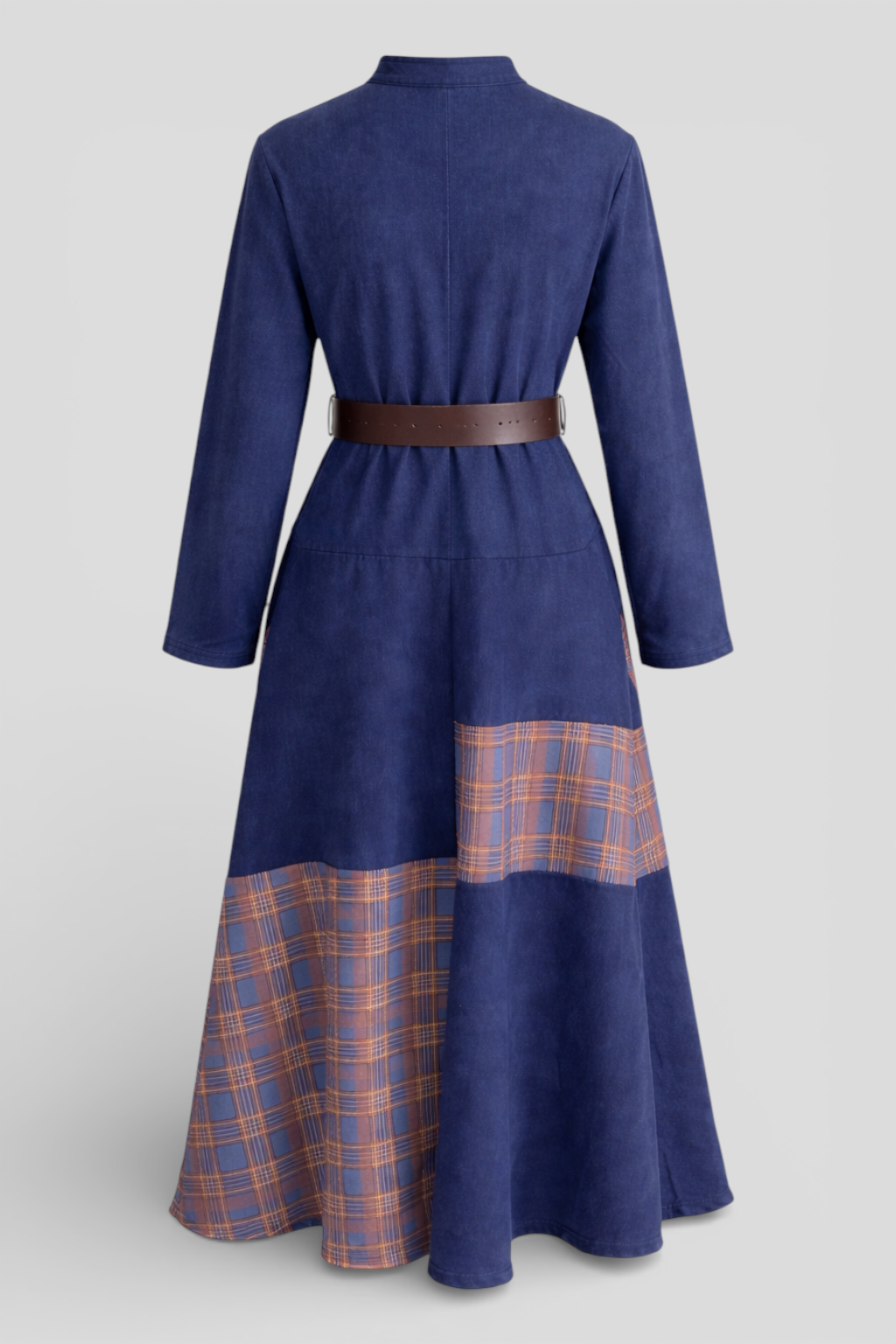 Robe maxi en suède vintage avec motif à carreaux bleu marine et ceinture — Style intemporel et élégant