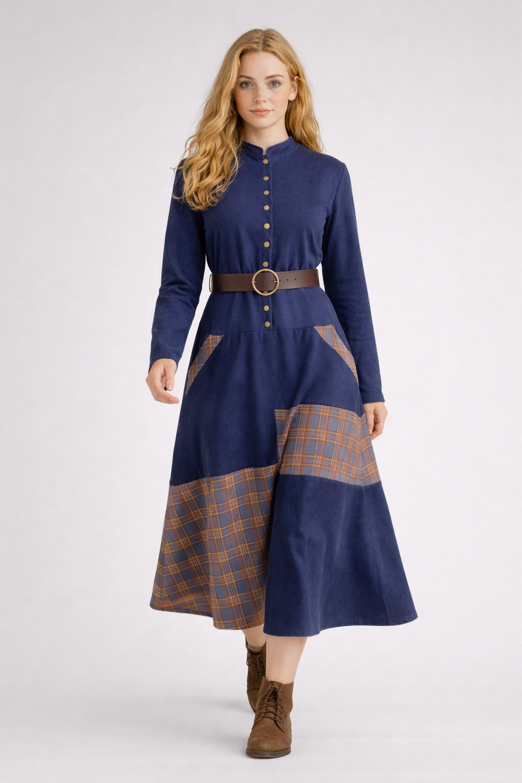 Robe maxi en suède vintage avec motif à carreaux bleu marine et ceinture — Style intemporel et élégant