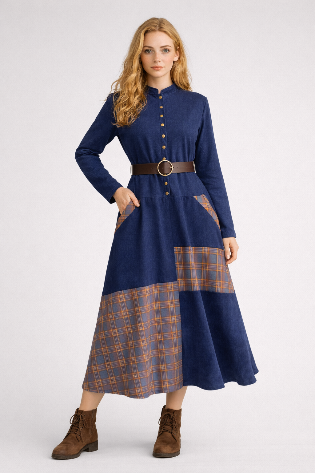 Robe maxi en suède vintage avec motif à carreaux bleu marine et ceinture — Style intemporel et élégant