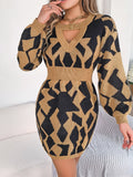 Langes Damenkleid aus Wolle mit kontrastierender Farbe