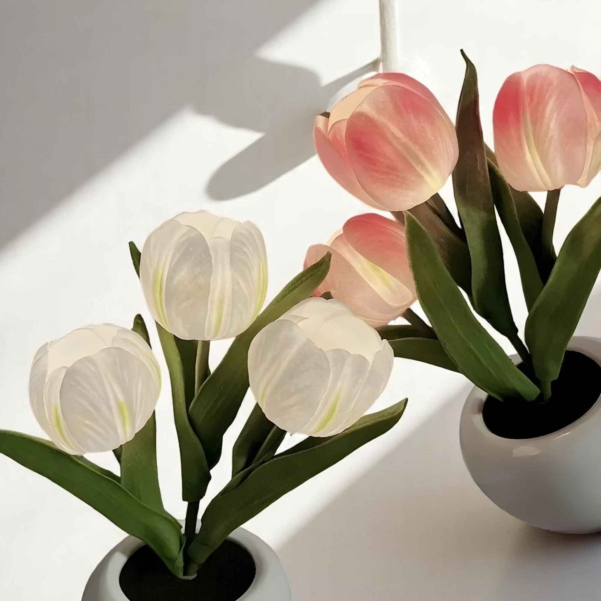 Lampes de table : Lampe de Chevet LED Fleur Tulipe - Éclairage Design et Moderne dans de Marche Lino