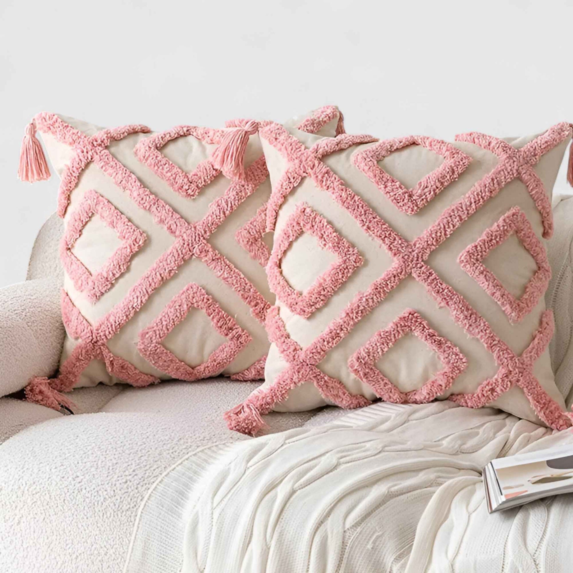Coussins et Oreillers : Coussin décoratif rose velours capitonné pour un décor élégant dans de Marche Lino