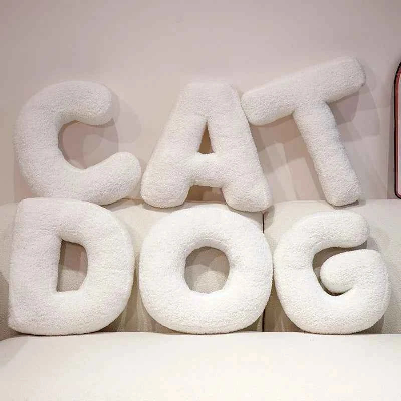 Coussin Lettre en Peluche – Alphabet Décoratif Blanc – 40 cm