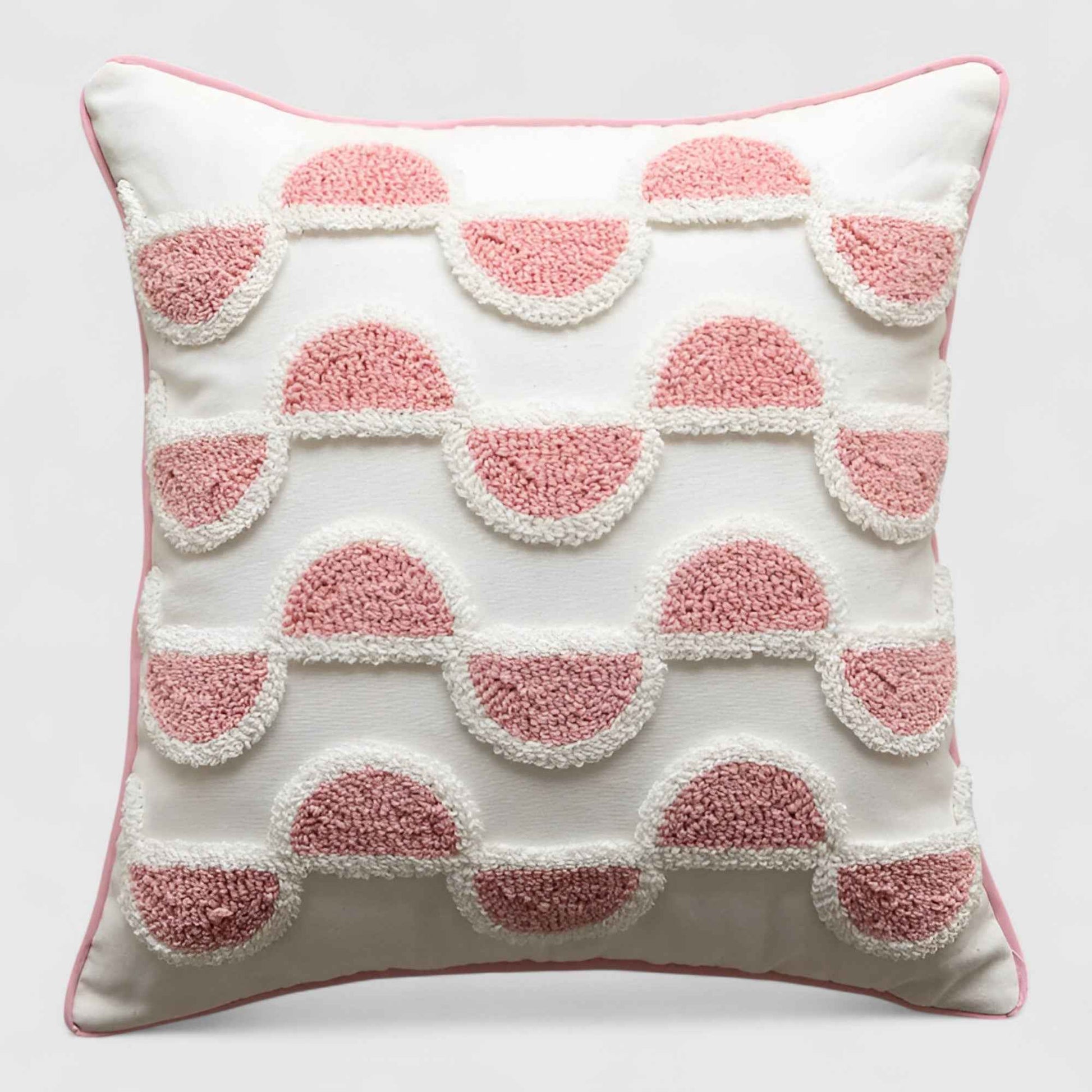Coussins et Oreillers : Coussin décoratif rose velours capitonné pour un décor élégant dans 04 45x45cm de Marche Lino