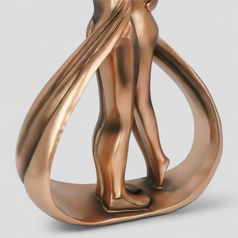 Statue Moderne en Résine Effet Bronze – Couple Enlacé 25 cm – Décoration Romantique