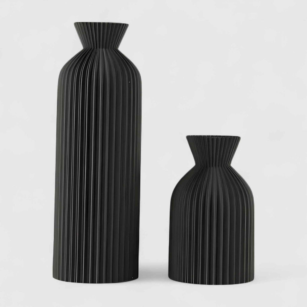 Vases : Vase Décoratif en Céramique Moderne dans Noir-L S de Marche Lino