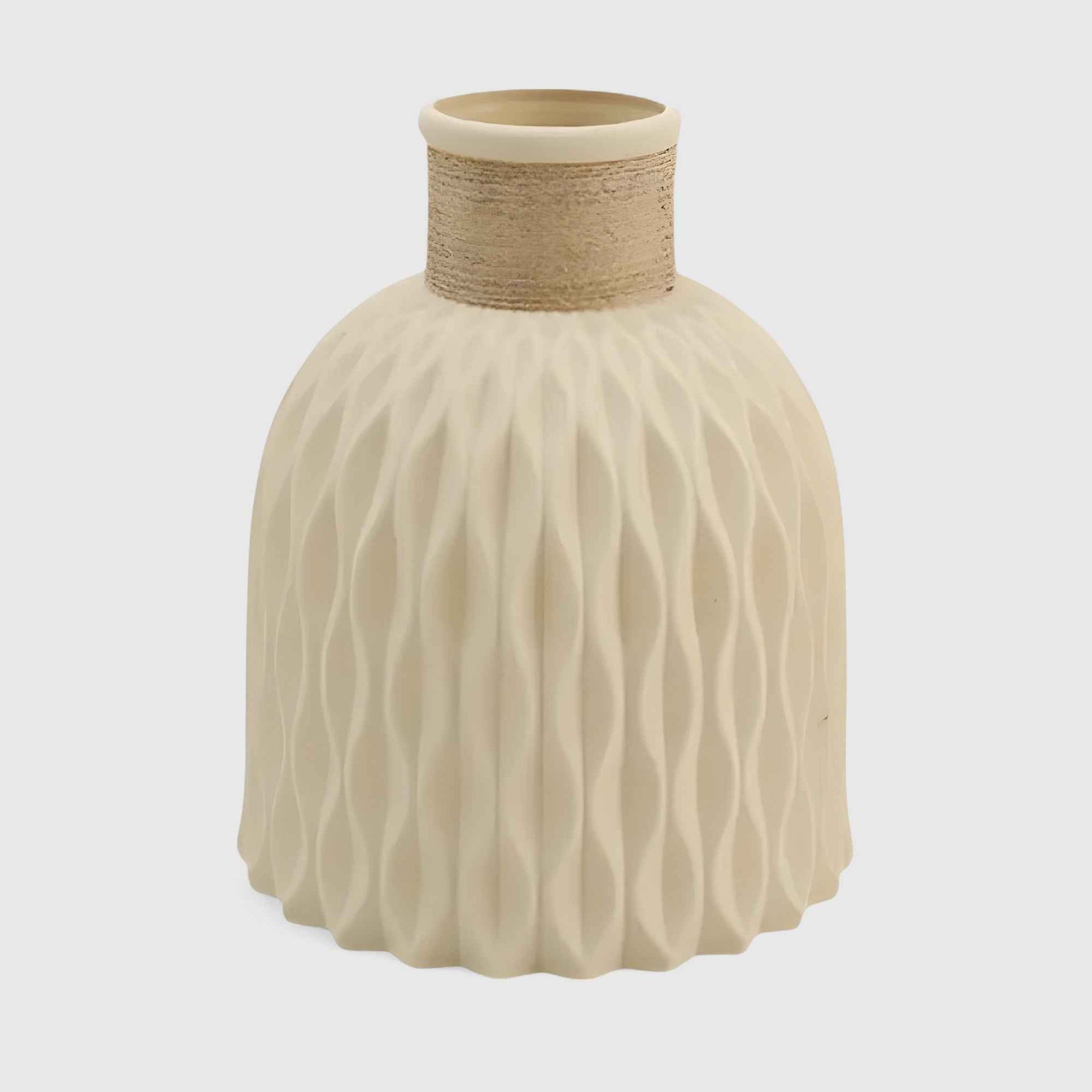 Vases : Vase Décoratif en Plastique Tressé Élégant dans Beige de Marche Lino