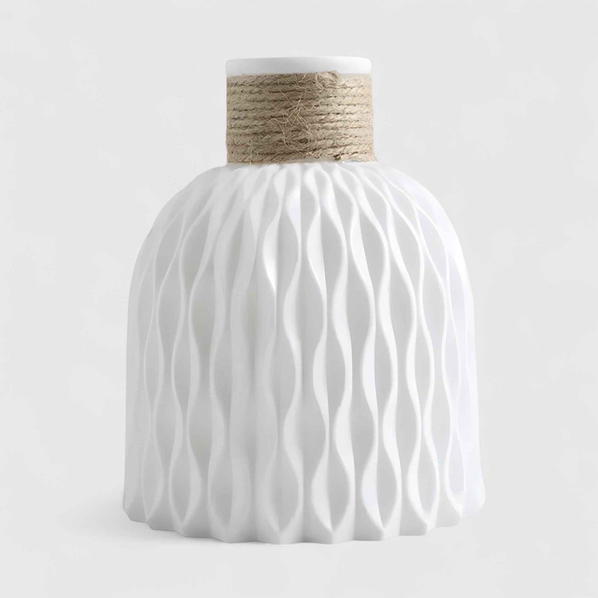 Vases : Vase Décoratif en Plastique Tressé Élégant dans Blanc de Marche Lino
