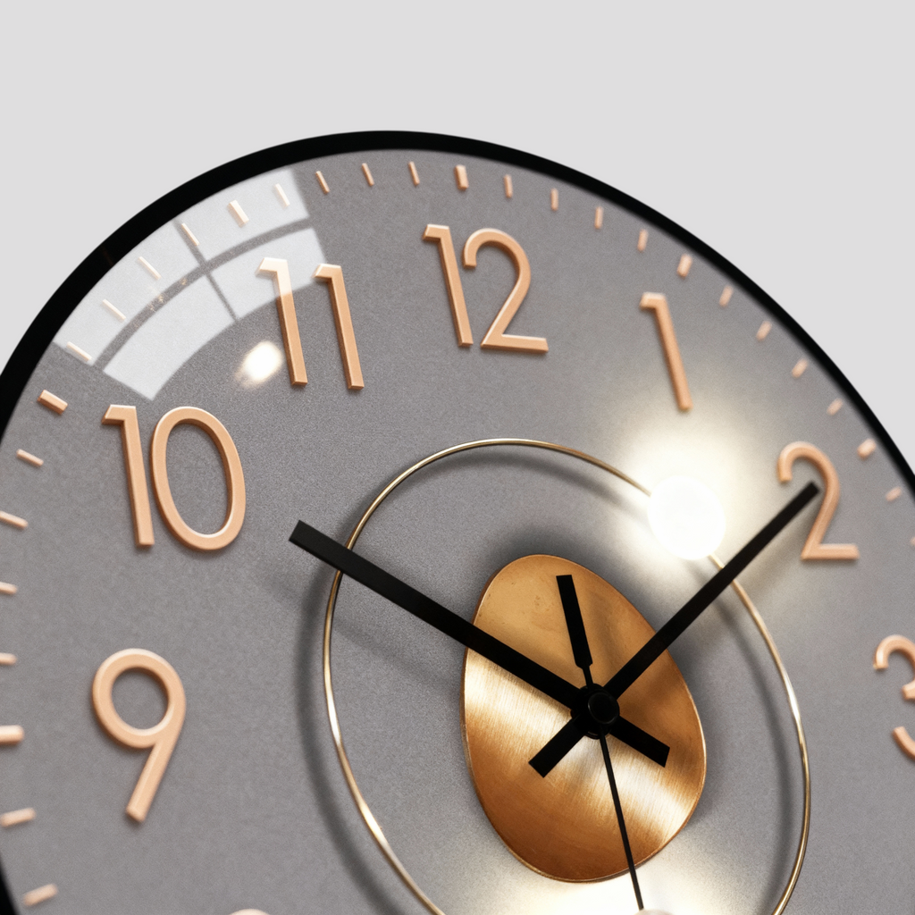 Montre Murale Ronde Moderne – Cadran Gris et Détails Dorés, 20 cm
