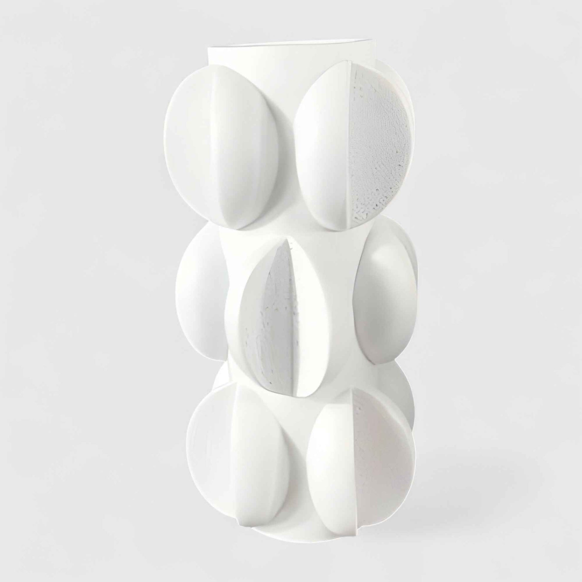 Vases : Vase Décoratif en Résine Moderne en Spirale dans Blanc Moyenne de Marche Lino