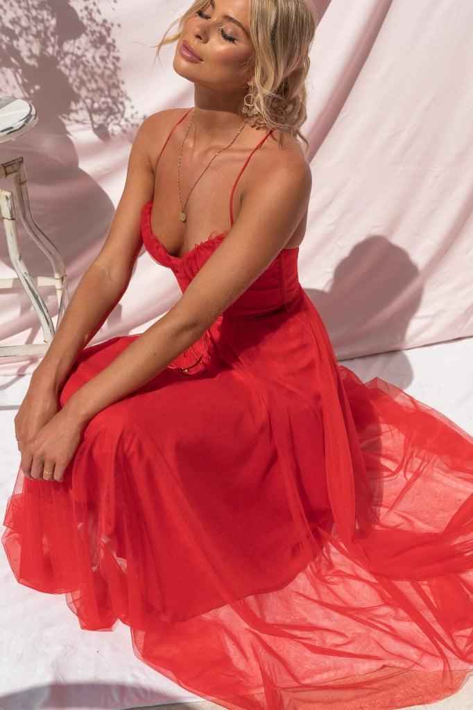Robe Maxi Élégante à Bretelles en Mousseline pour une Fête de Princesse Moderne