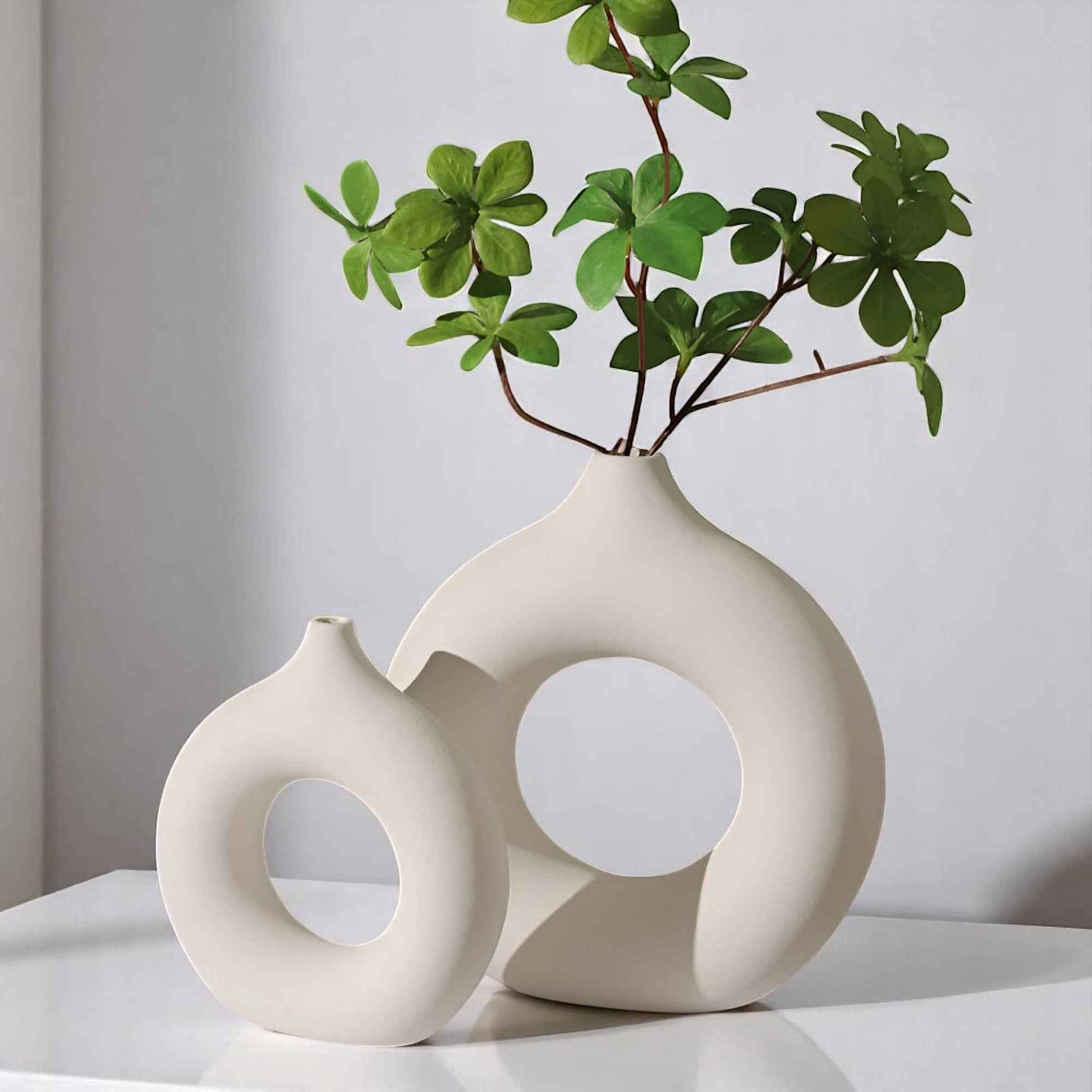 Vases : Vase Décoratif Céramique Blanche - Élégance Rétro pour Sublimer Votre Intérieur dans de Marche Lino