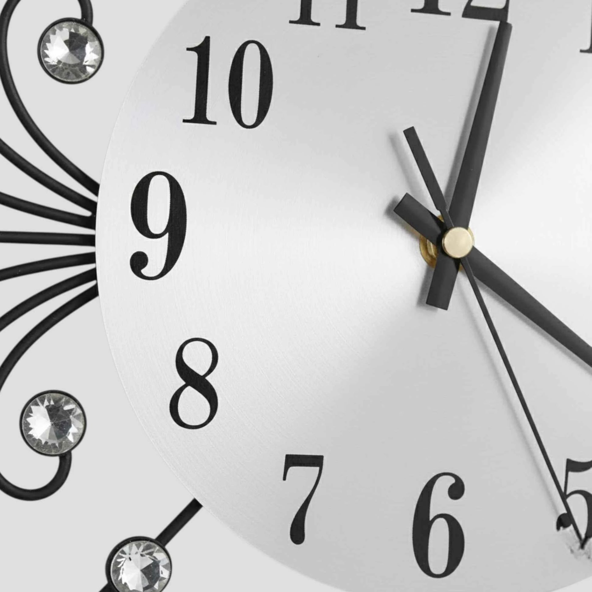 Horloge Murale Silencieuse en Métal – Motif Floral avec Strass Décoratifs