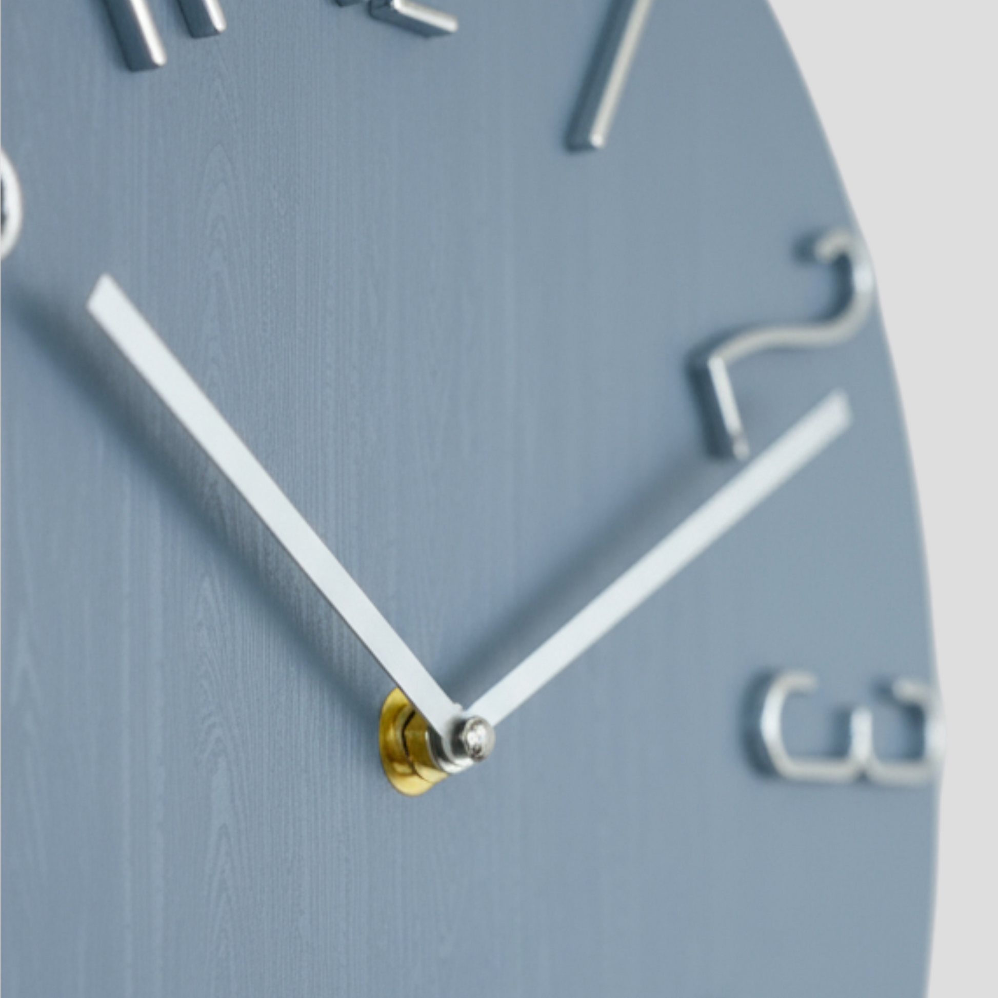 Horloge Murale Silencieuse 30 cm – Chiffres Métalliques, Style Moderne