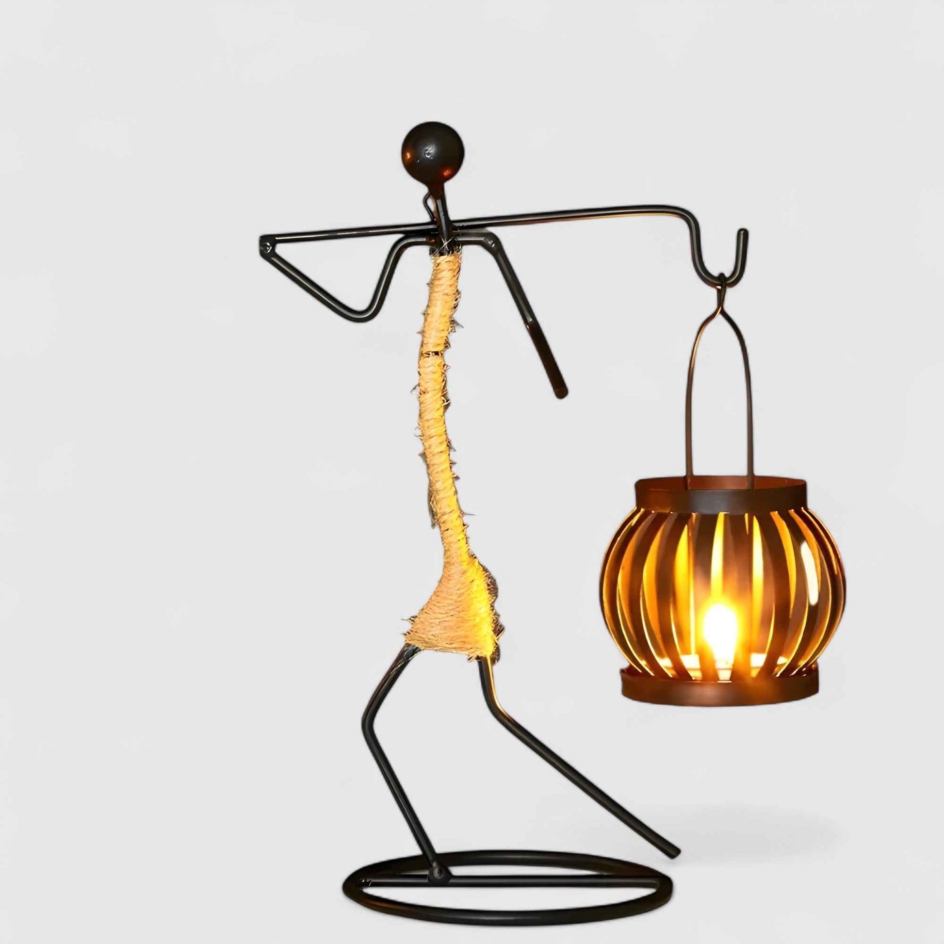 Supports de bougies : Bougeoir en Fer Métal Atmosphérique pour une Décoration Élégante dans C de Marche Lino