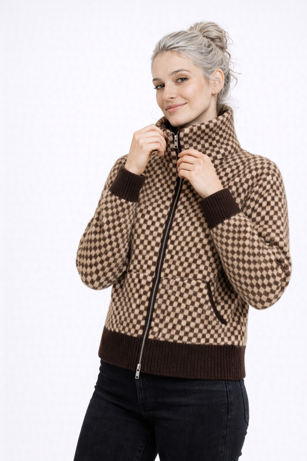 Schicke Damenjacke mit hohem Kragen – Komfort und Eleganz