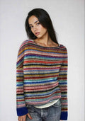 Ribstrikket bådhalset sweater til kvinder med retrostriber