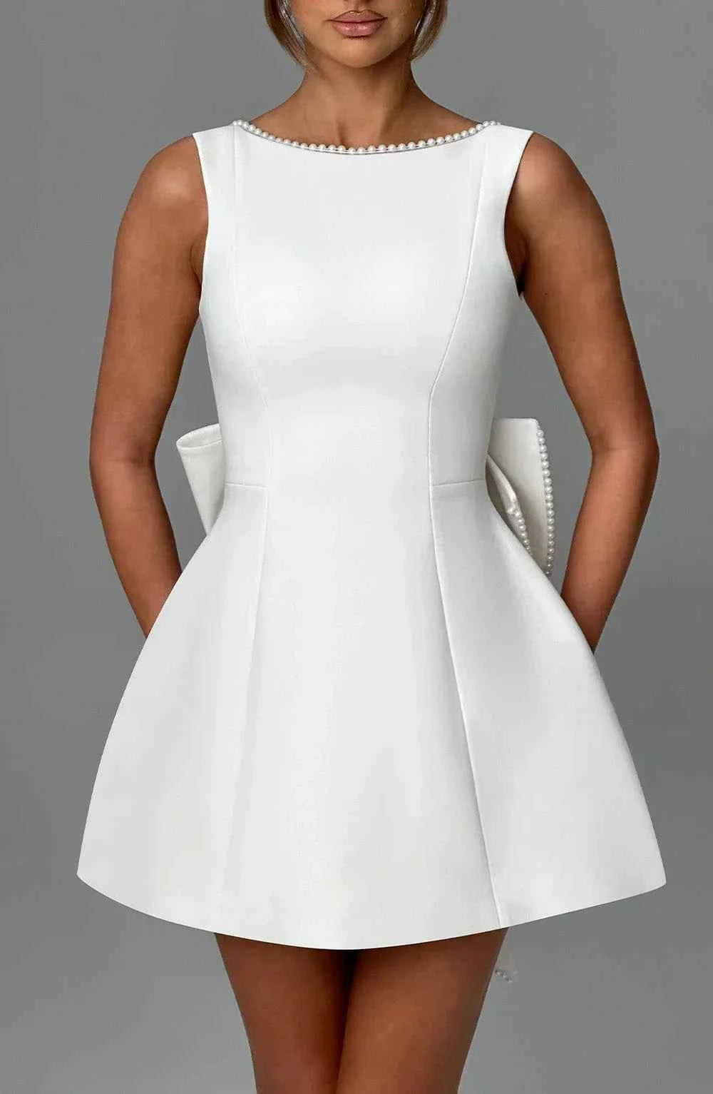 Robe courte femme avec nœud décoratif au dos