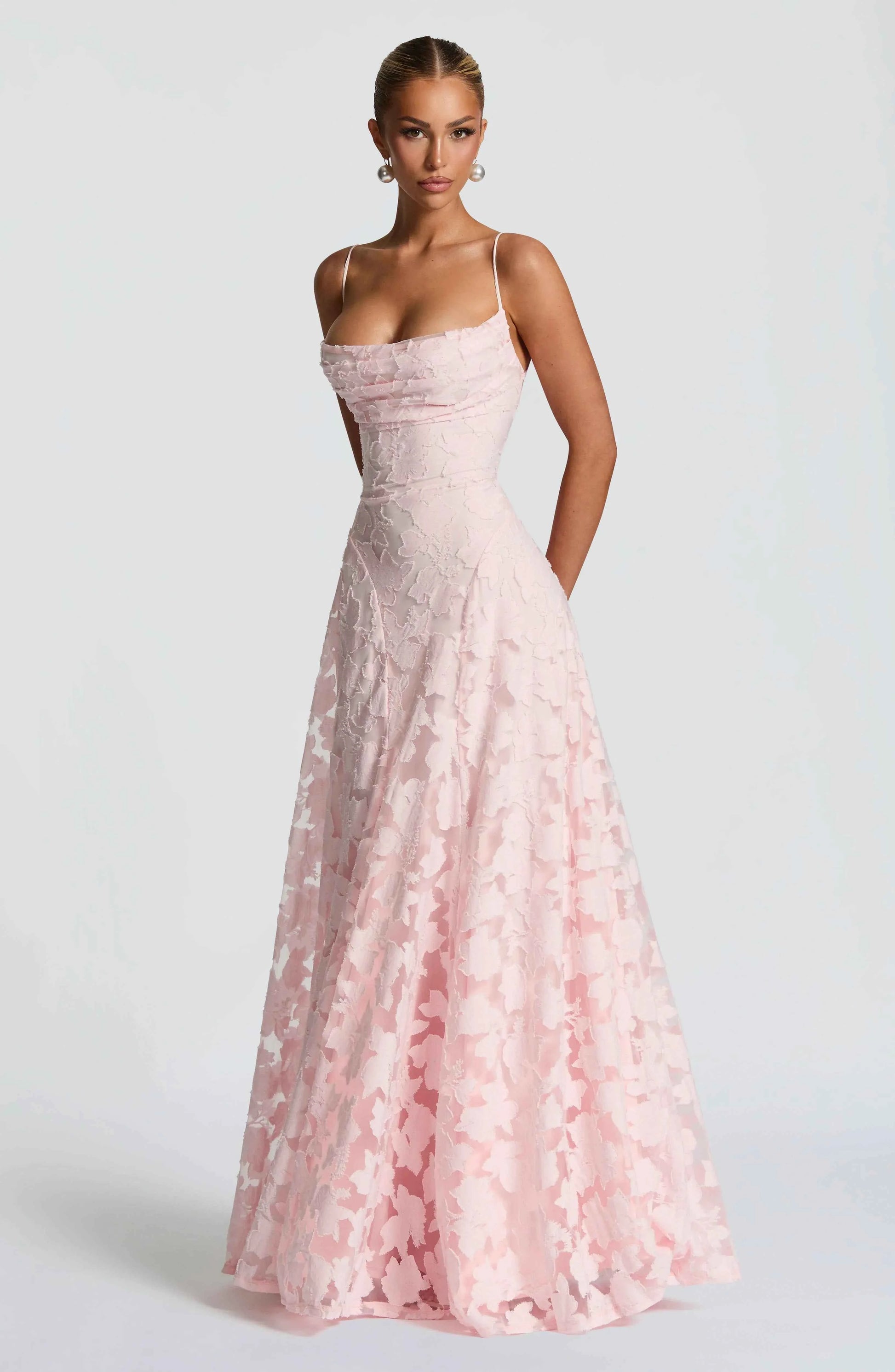 Robe longue femme avec bretelles fines et motifs floraux