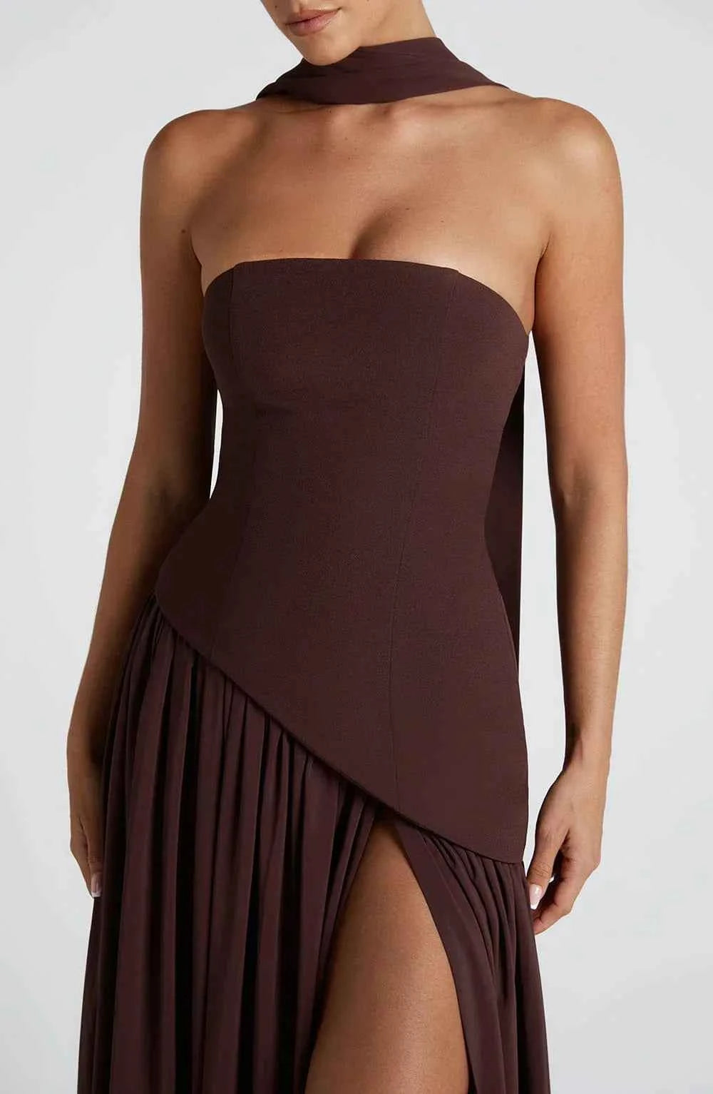 Robe longue bustier corset avec détail foulard et fente haute
