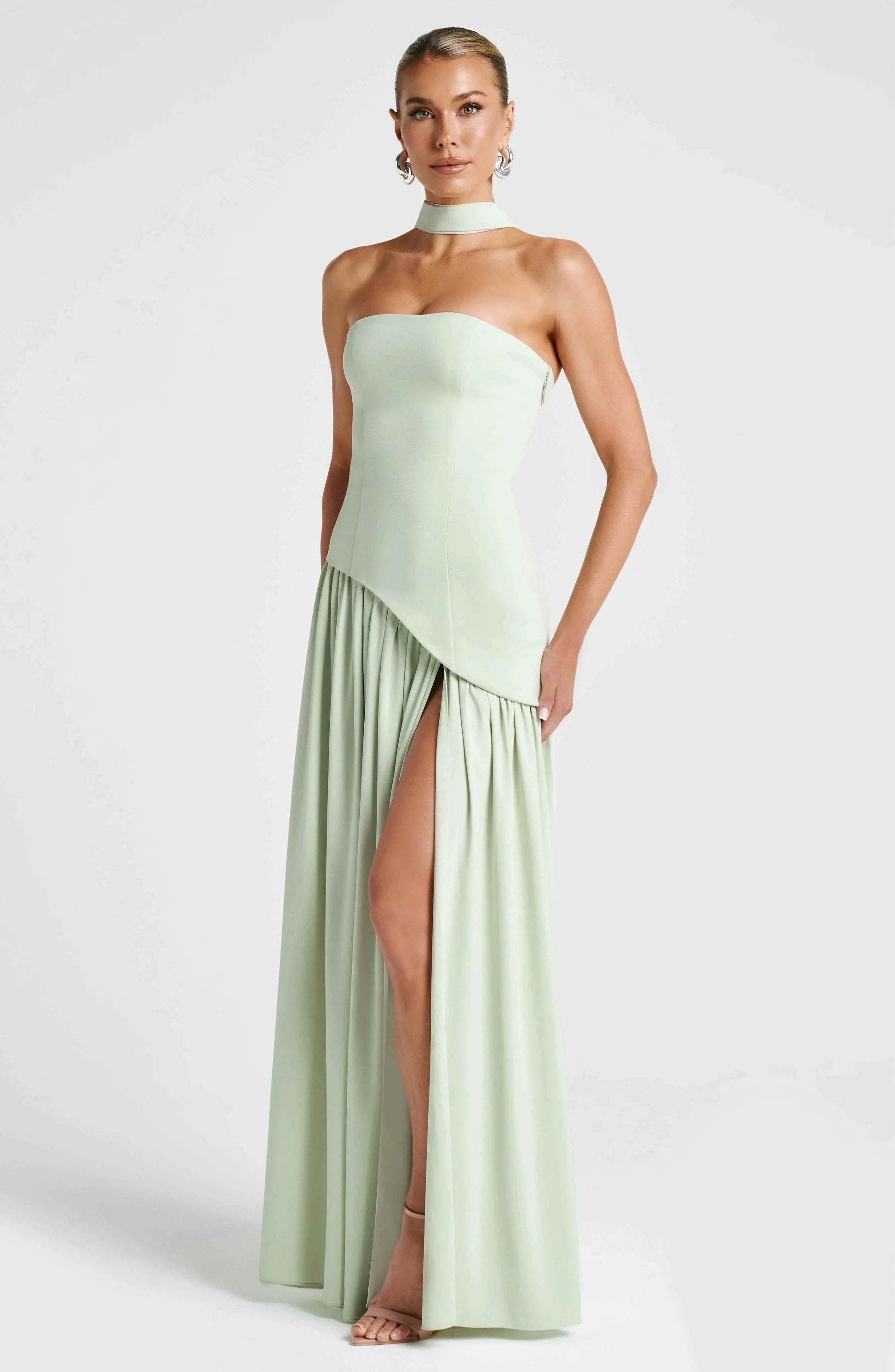 Robe longue bustier corset avec détail foulard et fente haute