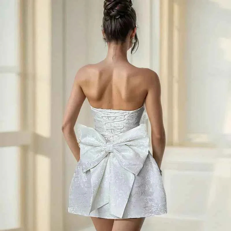 Robe courte femme jacquard sans bretelles avec dos nu