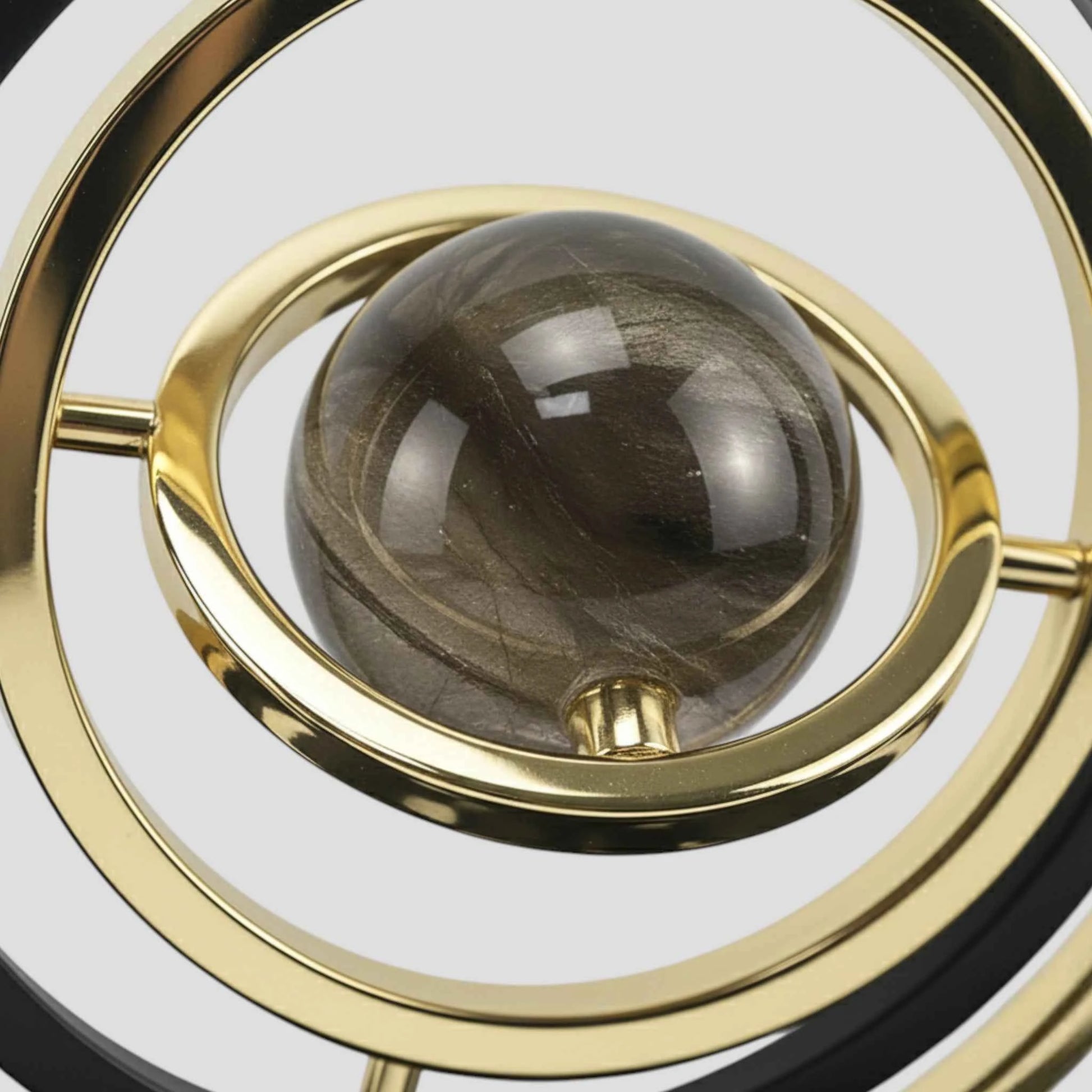 Sphère Armillaire Décorative en Métal Doré – Objet de Décoration Intérieure