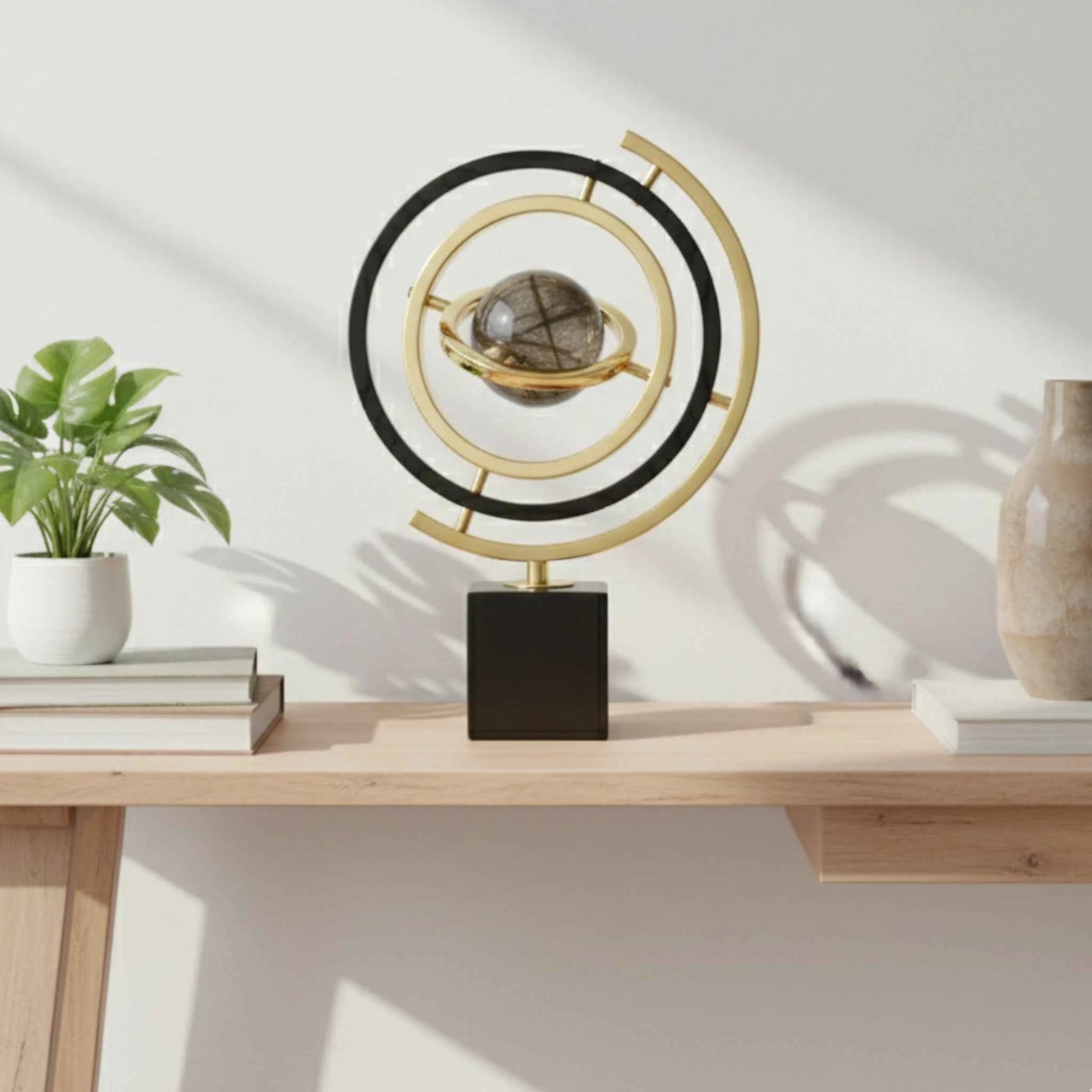 Sphère Armillaire Décorative en Métal Doré – Objet de Décoration Intérieure