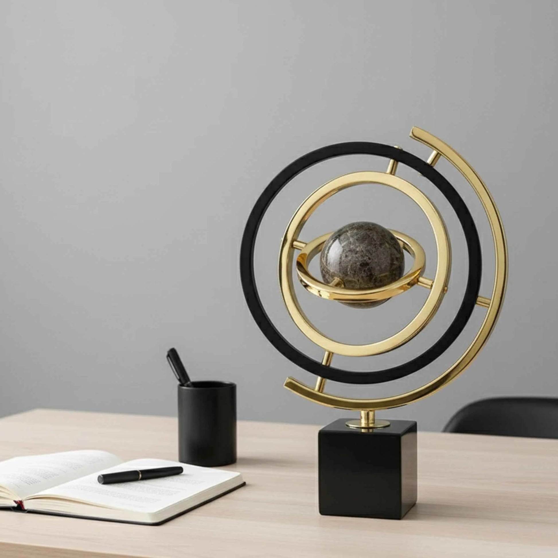 Sphère Armillaire Décorative en Métal Doré – Objet de Décoration Intérieure