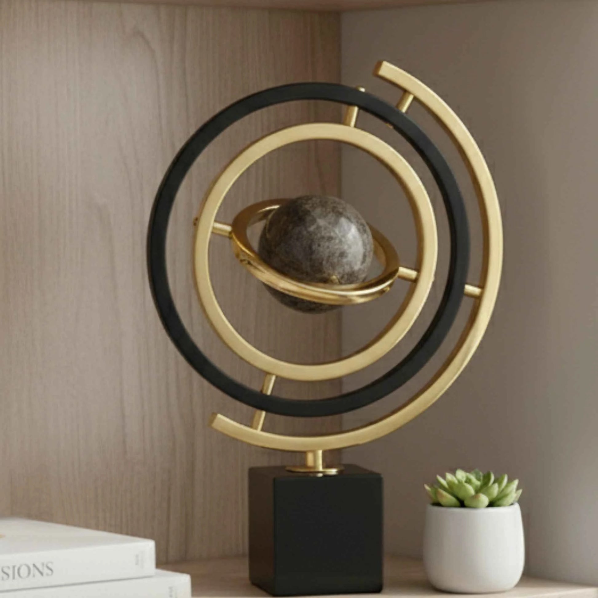 Sphère Armillaire Décorative en Métal Doré – Objet de Décoration Intérieure